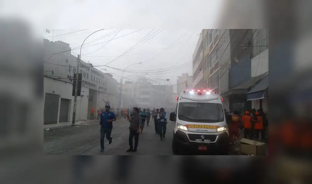 Cercado de Lima: controlan incendio que afectó galerías aledañas al Mercado Central [VIDEO Y FOTOS]