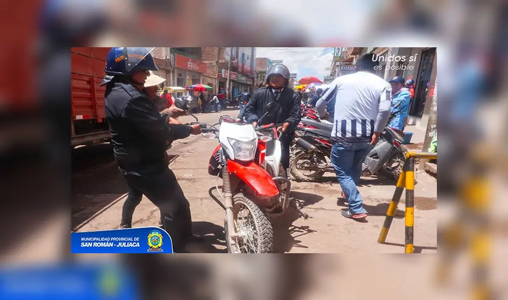 Entidades financieras dejaban sus motos en plena vía pública en Juliaca Entidades financieras dejaban sus motos en plena vía pública en Juliaca