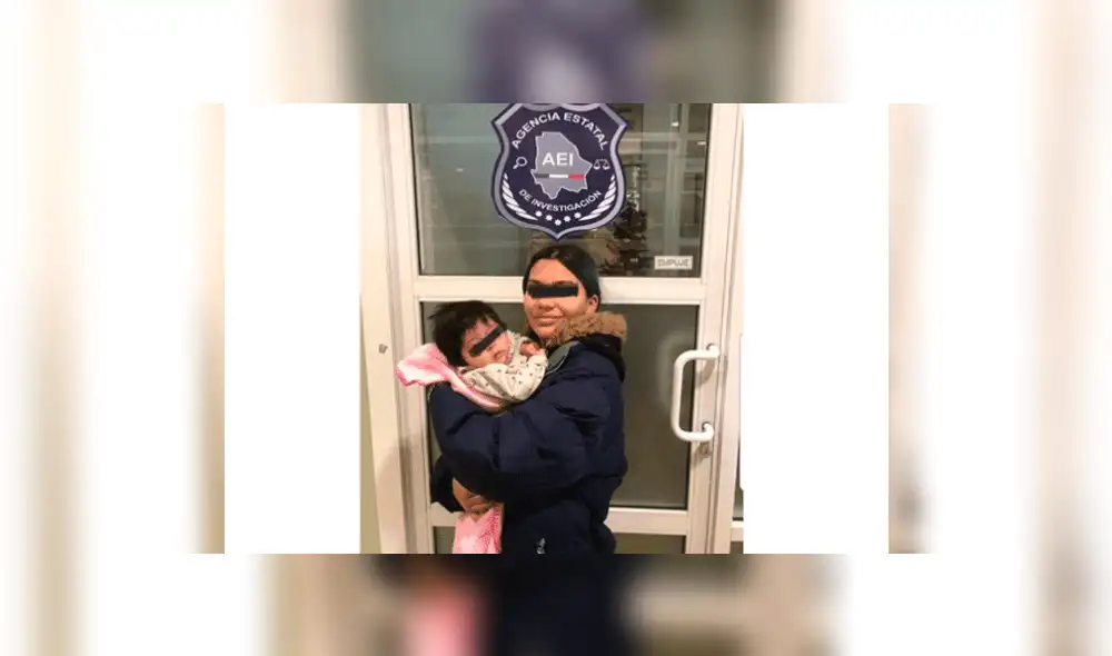 Mujer con la bebé secuestrada.
