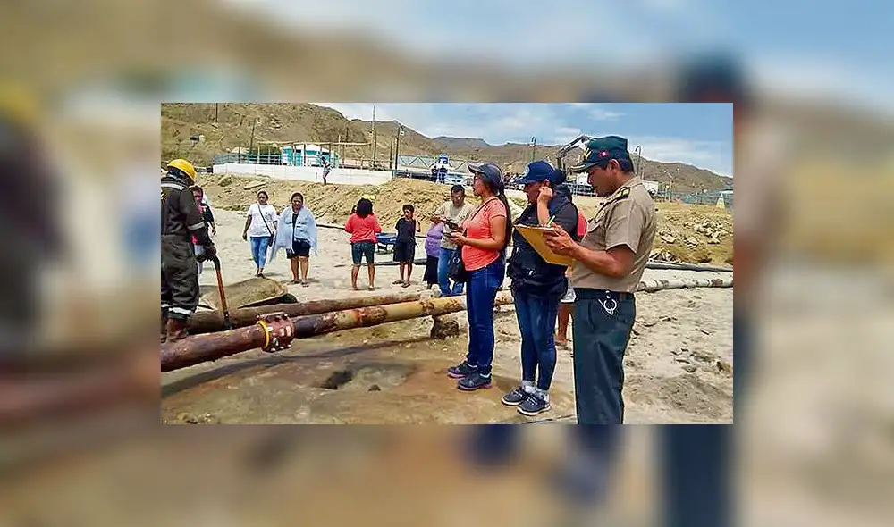 Derrame de crudo de petróleo causa contaminación en playa de caleta Cabo Blanco