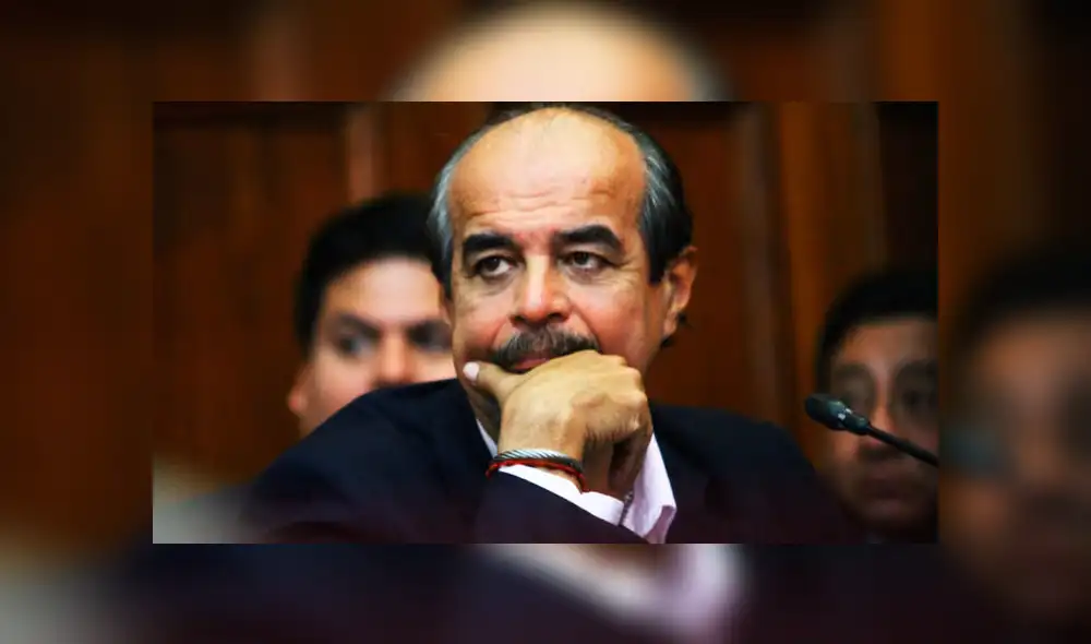 Fiscalía pide levantar secreto bancario de Mulder por presunto lavado de activos Fiscalía pide levantar secreto bancario de Mulder por presunto lavado de activos