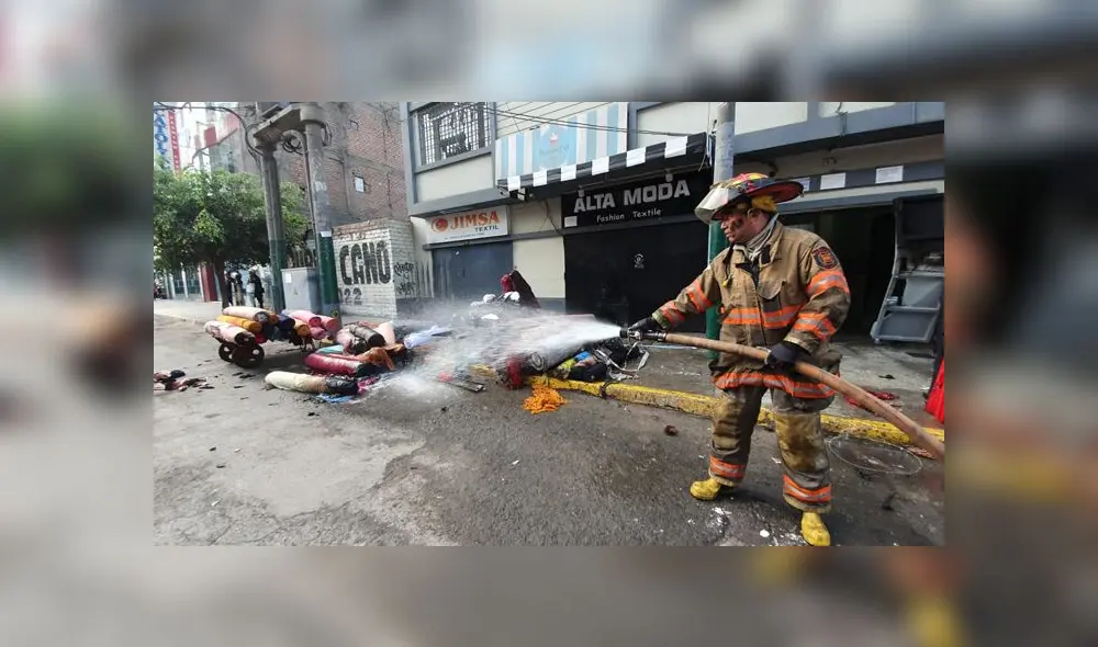La Victoria: incendio en galería de telas Huancatex fue controlado por los Bomberos [VIDEO]