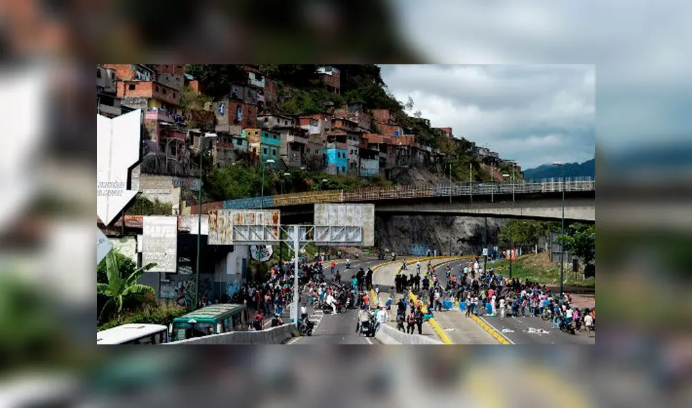 Venezolanos participan en una protesta contra la escasez de alimentos en Caracas el 28 de diciembre de 2017. Foto: AFP Venezolanos participan en una protesta contra la escasez de alimentos en Caracas el 28 de diciembre de 2017. Foto: AFP
