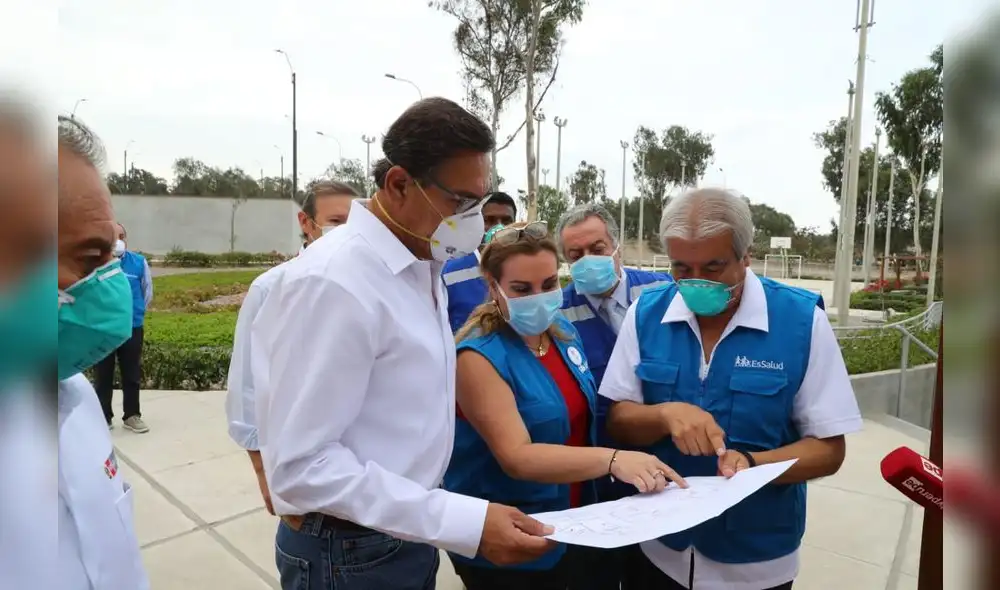 Martín Vizcarra supervisó la Villa Panamericana, cuyas instalaciones albergará a pacientes con COVID-19. Foto: Presidencia.