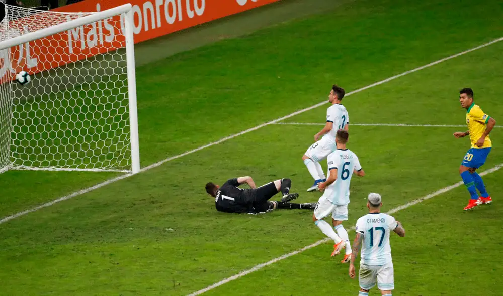 Roberto Firmino convirtió el 2-0 a favor de Brasil sobre Argentina en semifinales de la Copa América 2019. | Foto: AFP