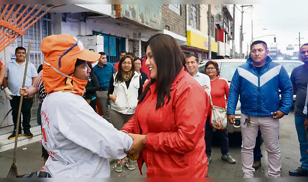 Cristina Nina, la única alcaldesa de Lima, ya trabaja por sus vecinos