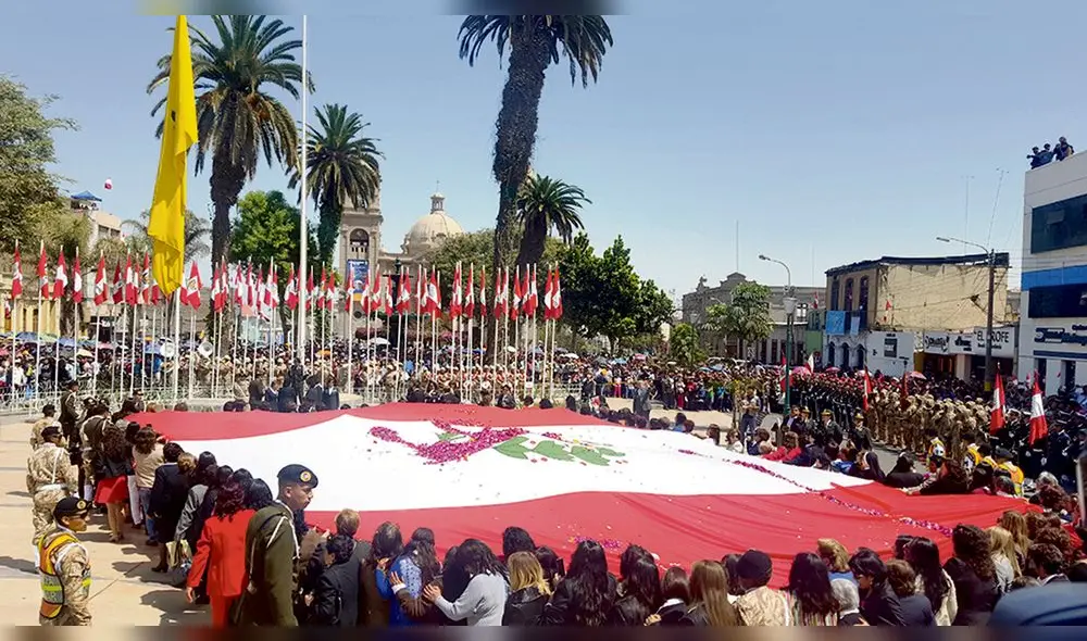 Tacna es del Perú y su gente celebra con el tradicional paseo de la bandera