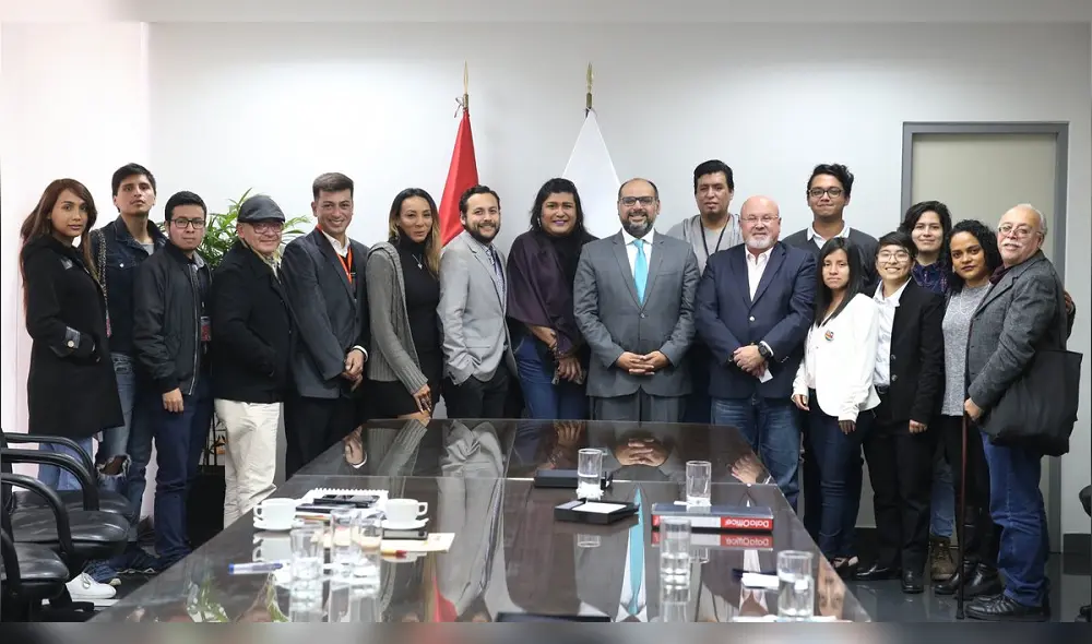 Ministro de Educación se reunió con representantes de comunidad LGTBI