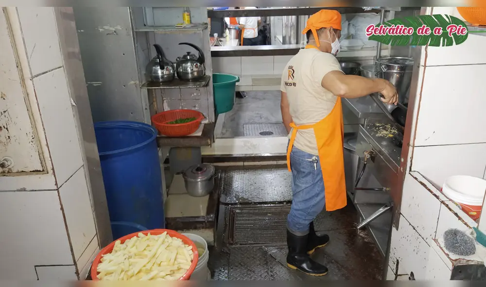 Se les aplicó la multa por expender alimentos y bebidas en locales inadecuados y/o antihigiénicos. Se les aplicó la multa por expender alimentos y bebidas en locales inadecuados y/o antihigiénicos.