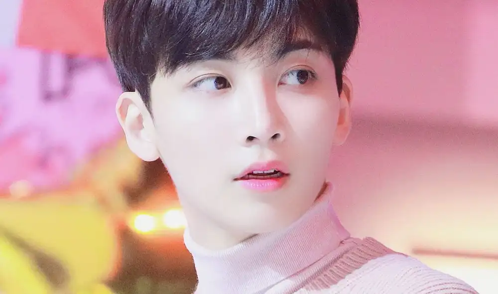 Deliza para ver más fotografías de Jeonghan de SEVENTEEN. Foto: Pledis Entertainment.