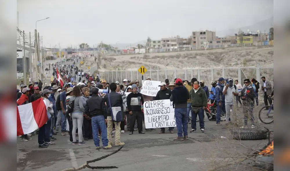PROTESTAS Y BLOQUEOS EN LA CIUDAD DE AREQUIPA POR EL CIERRE DEL CONGRESO
PROTESTAS Y BLOQUEOS EN LA CIUDAD DE AREQUIPA POR EL CIERRE DEL CONGRESO