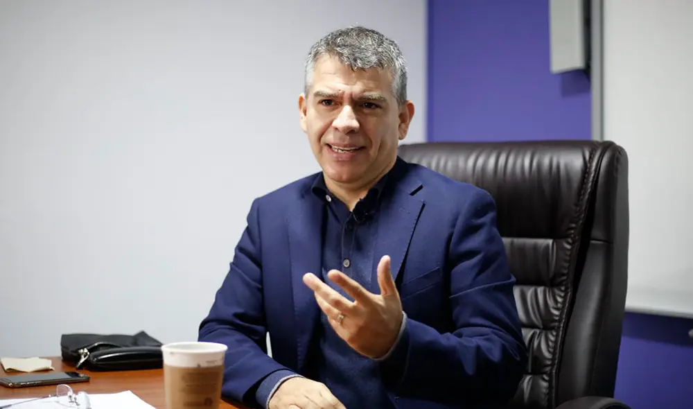 Julio Guzmán justificó su huida de incendio: “Me dijeron que ya no era necesario” 