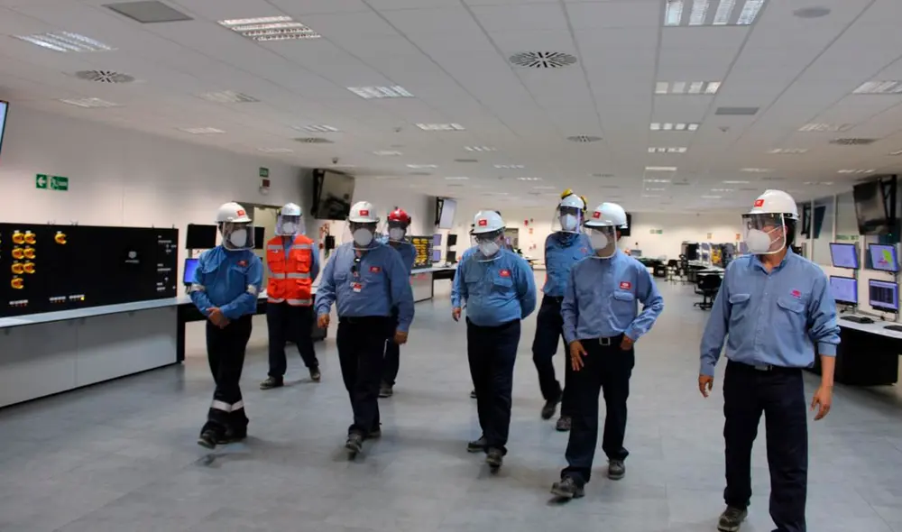 Revisiones de la ejecución de remodelación de la Refinería de Talara. Foto: Petroperú.