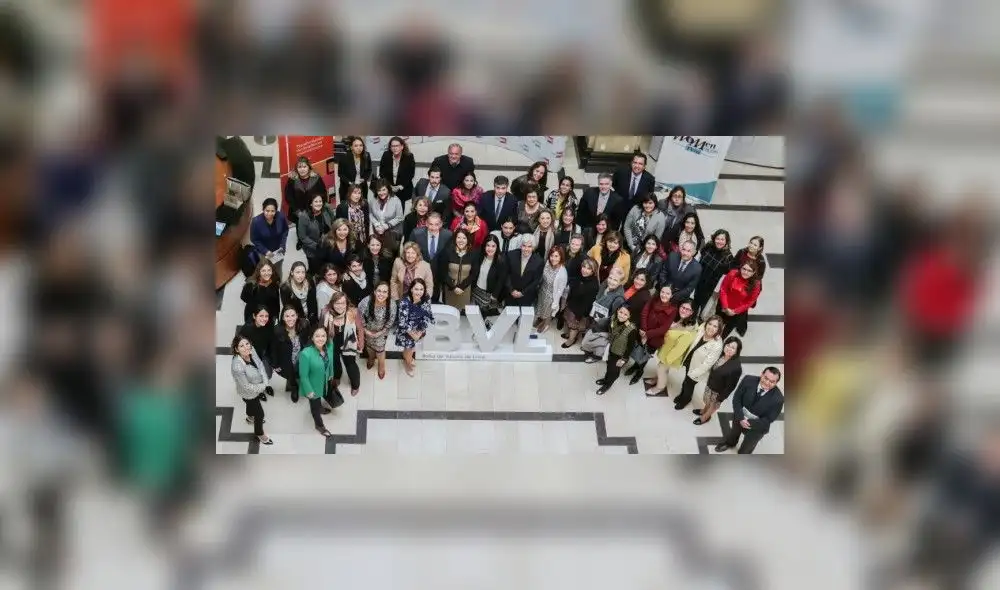 ¿Cuántas empresas en el Perú tienen como miembros de directorios a una mujer?