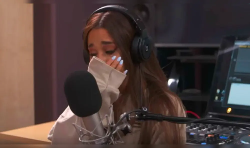 Ariana Grande rompe en llanto al recordar a su exnovio Mac Miller 