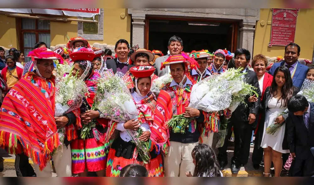 Parejas contraen matrimonio luciendo trajes tradicionales de Cusco [FOTOS]
