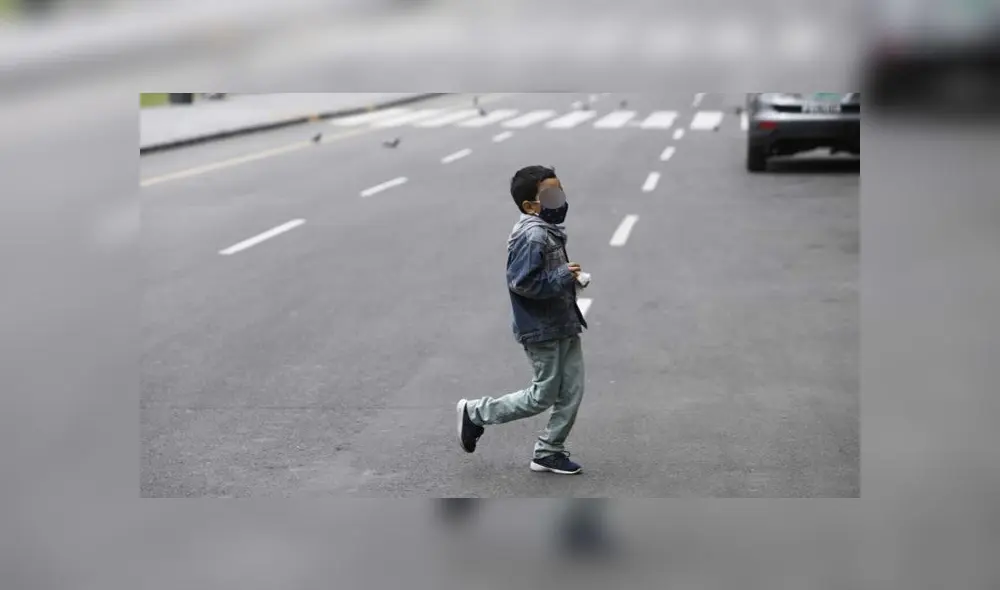 Menores pasearon entre la muchedumbre del Centro de Lima. (Foto: Marco Cotrina / La República) Menores pasearon entre la muchedumbre del Centro de Lima. (Foto: Marco Cotrina / La República)