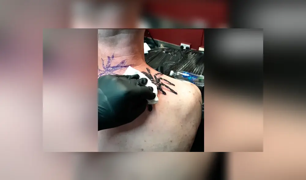 Un joven se hizo un aterrador tatuaje y dejó a miles de personas en shock.