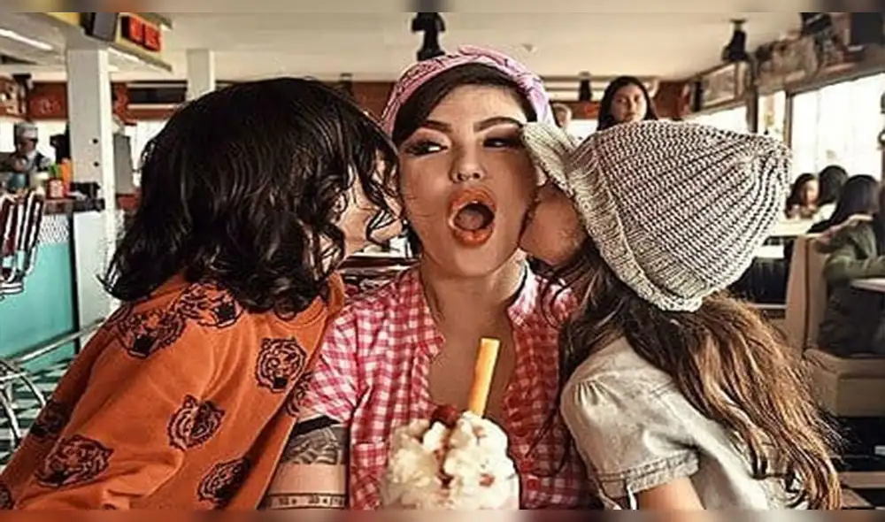 Angie Jibaja posa al lado de sus pequeños Angie Jibaja posa al lado de sus pequeños