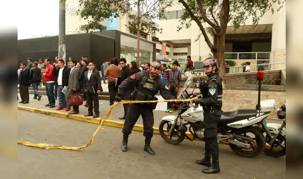 Persecución y balacera frente a edificio del Centro Cívico deja tres detenidos