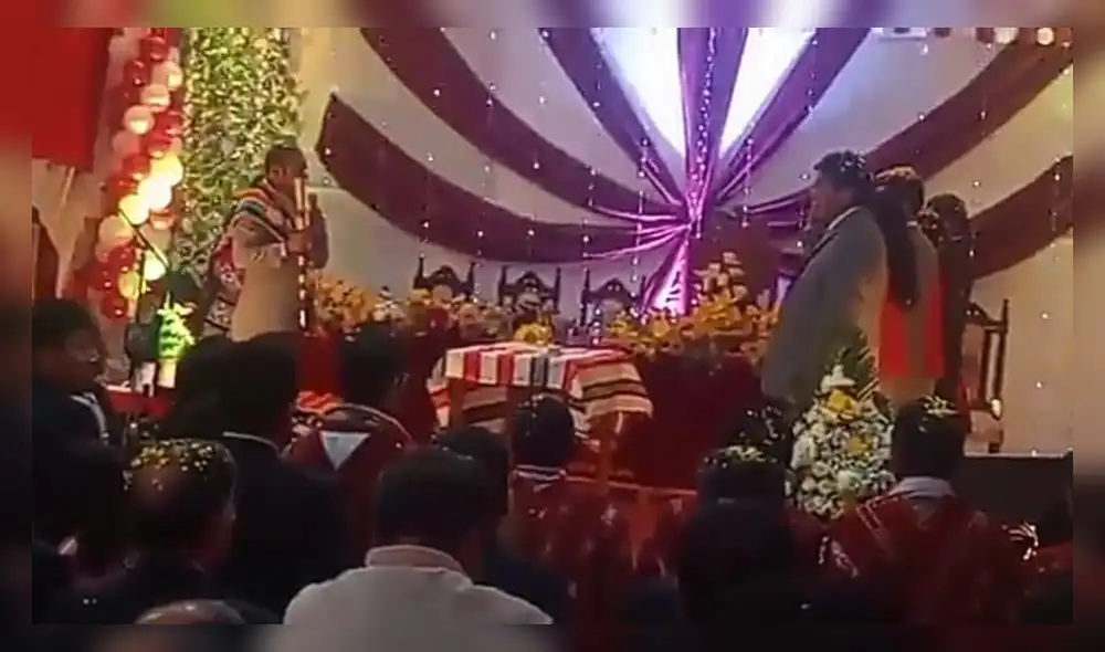 Alcalde de Checacupe, Percy Cueva Bolaños, juramentó a sus regidores. Foto: captura de video