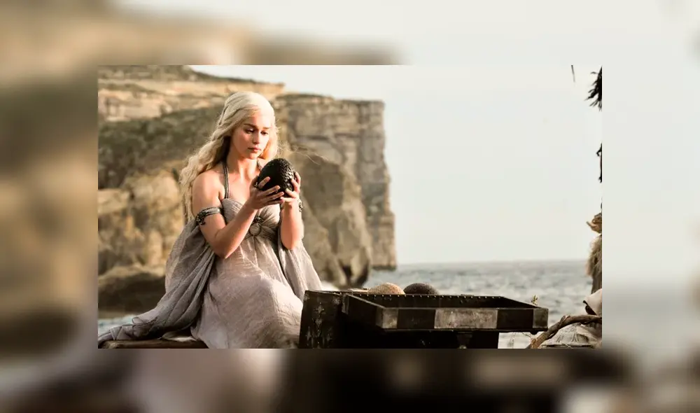 Instagram: Fan Emilia Clarke realiza sexy cosplay de Daenerys Targaryen y miles enloquecen [FOTOS]