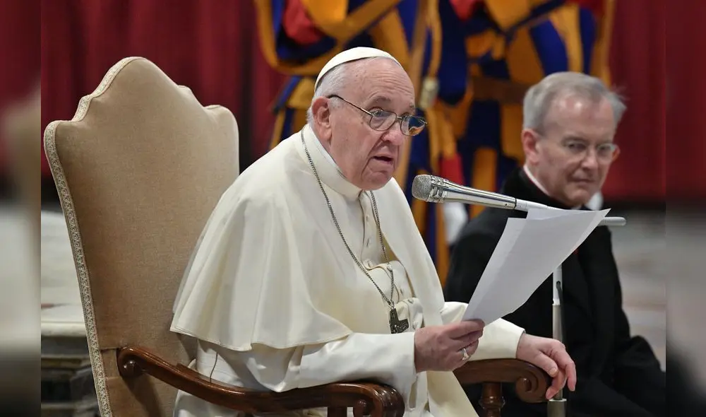 El Papa Francisco celebra una audiencia en la basílica de San Pedro en el Vaticano. Foto: AFP