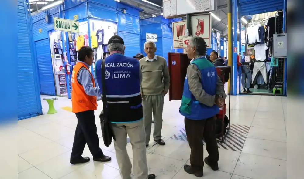 Municipalidad de Lima clausura centro comercial 'El Hueco' [FOTOS]