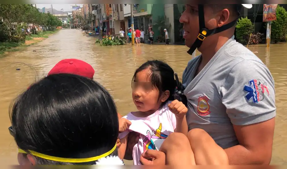 Dos mil personas fueron atendidas tras aniego en SJL Dos mil personas fueron atendidas tras aniego en SJL