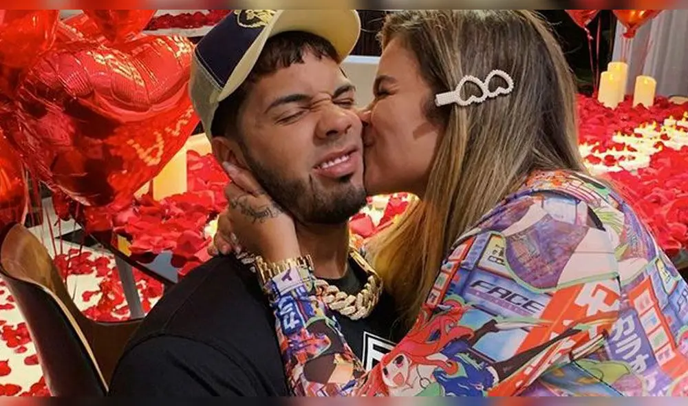 Anuel AA casi pierde un diente al tratar de comer chocolate exclusivo de Versace Anuel AA casi pierde un diente al tratar de comer chocolate exclusivo de Versace