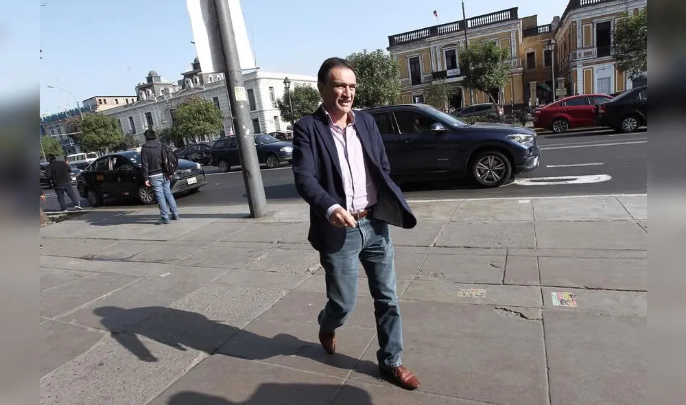 Héctor Becerril señala que 4 magistrados están en contra de la admisión de la demanda competencial contra Martín Vizcarra. Foto: La República.