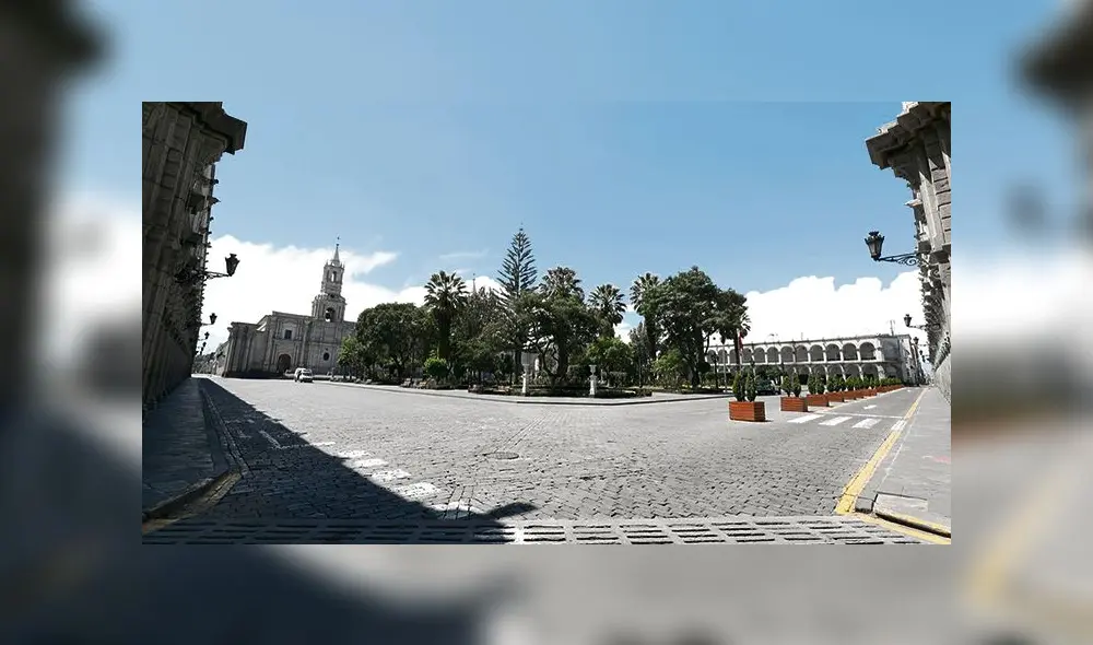 Desierta. Plaza de Armas de la ciudad de Arequipa amaneció vacía ayer, Domingo de Ramos. Solo transitaron policías o militares. Desierta. Plaza de Armas de la ciudad de Arequipa amaneció vacía ayer, Domingo de Ramos. Solo transitaron policías o militares.
