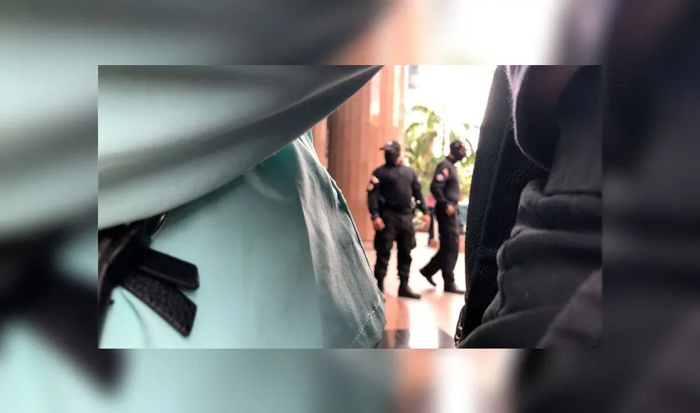 Encapuchados a las afuera de la oficina de Guaidó en Caracas. Foto: Twitter/ Punto_deCorte. Encapuchados a las afuera de la oficina de Guaidó en Caracas. Foto: Twitter/ Punto_deCorte.