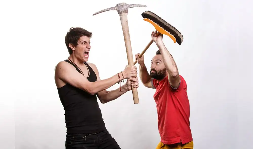  Teatro: 'Lavar, peinar y enterrar' presenta los disparates en una peluquería