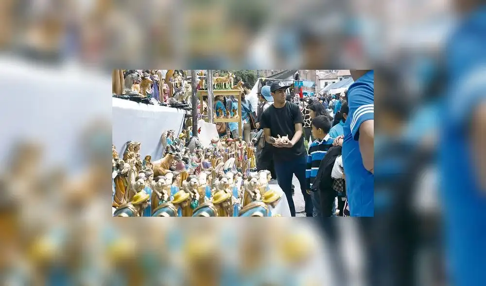 Feria tradicional se realiza cada 24 de Diciembre en la Plaza de Armas de Cusco.