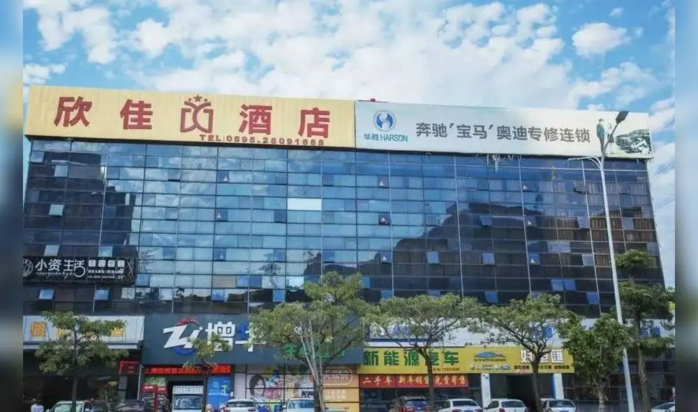 El Xinjia hotel fue construido en 2018 para viajeros de negocios y tiene al menos 80 habitaciones. Foto: Captura. El Xinjia hotel fue construido en 2018 para viajeros de negocios y tiene al menos 80 habitaciones. Foto: Captura.