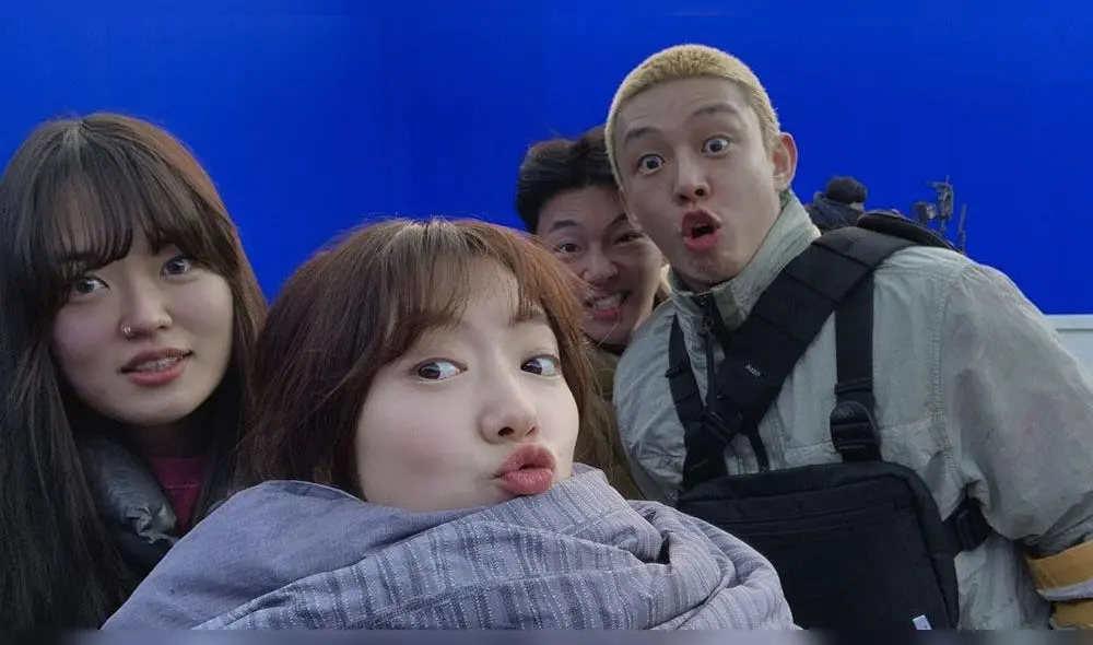 Desliza para ver más fotos de los actores Park SHin Hye y Yoo Ah In. Créditos: Instagram