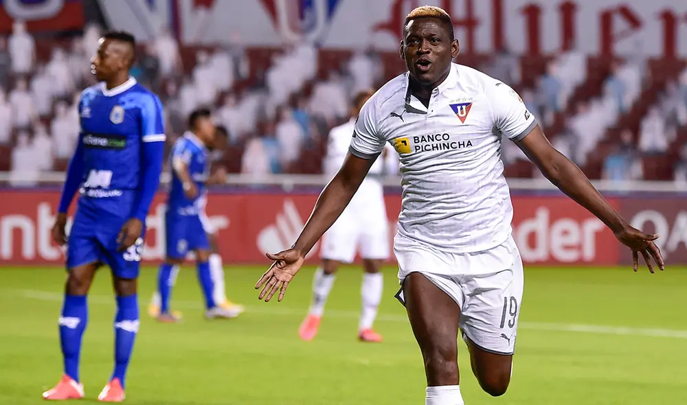 LDU venció sin problemas a Binacional en Quito y es el líder de la Copa Libertadores 2020. Foto: AFP