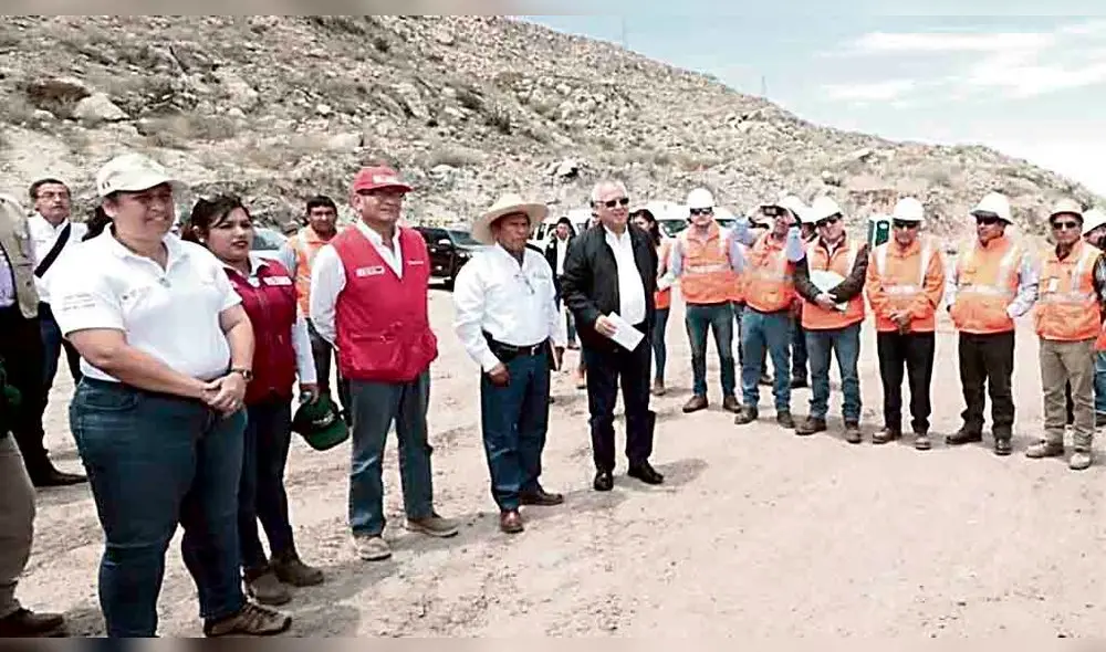 Visita. Ministros se trasladaron hasta Ichupampa.