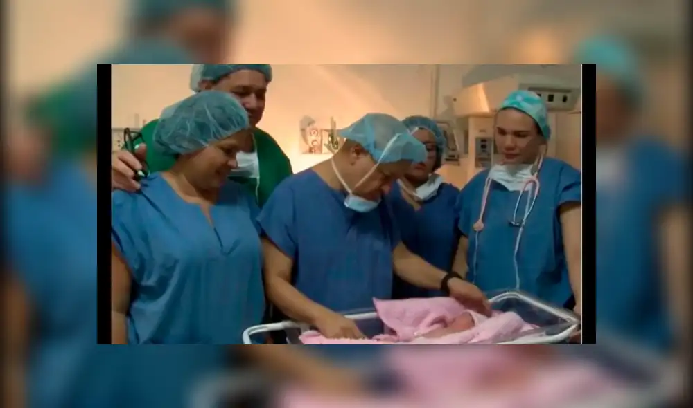 Bebé nace 'embarazada' de su propio gemelo y asusta al mundo [FOTOS]