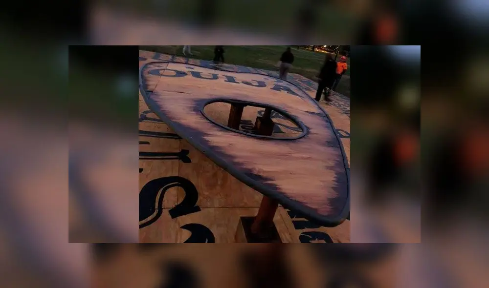 En la comunidad de Salem exhiben la Ouija más grande del mundo. Foto: Difusión En la comunidad de Salem exhiben la Ouija más grande del mundo. Foto: Difusión