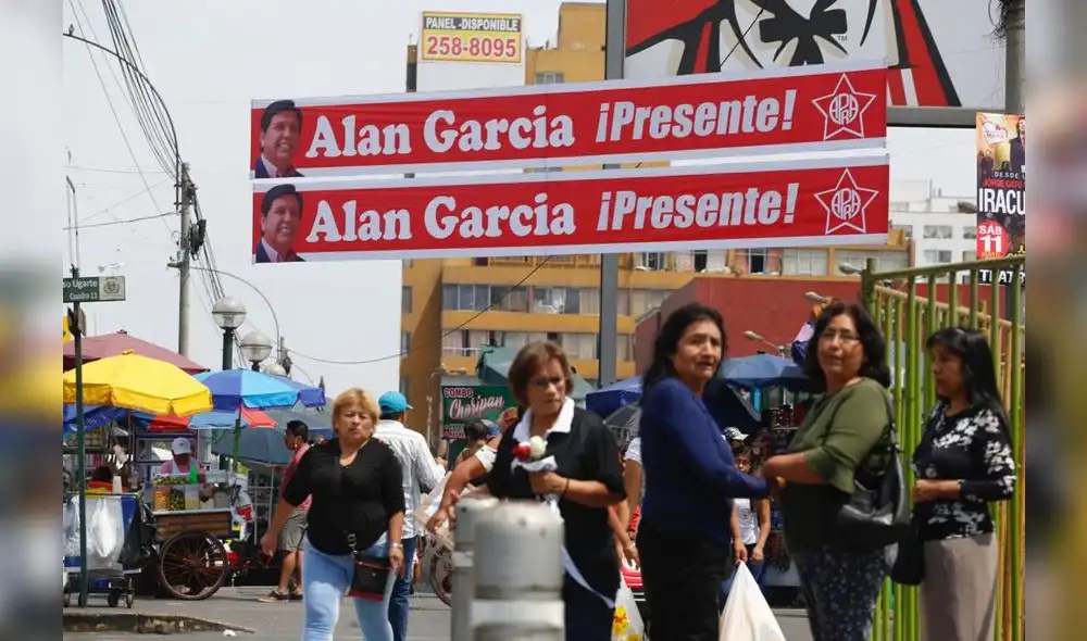 Largas colas para ingresar al velatorio de Alan García. [FOTOS]