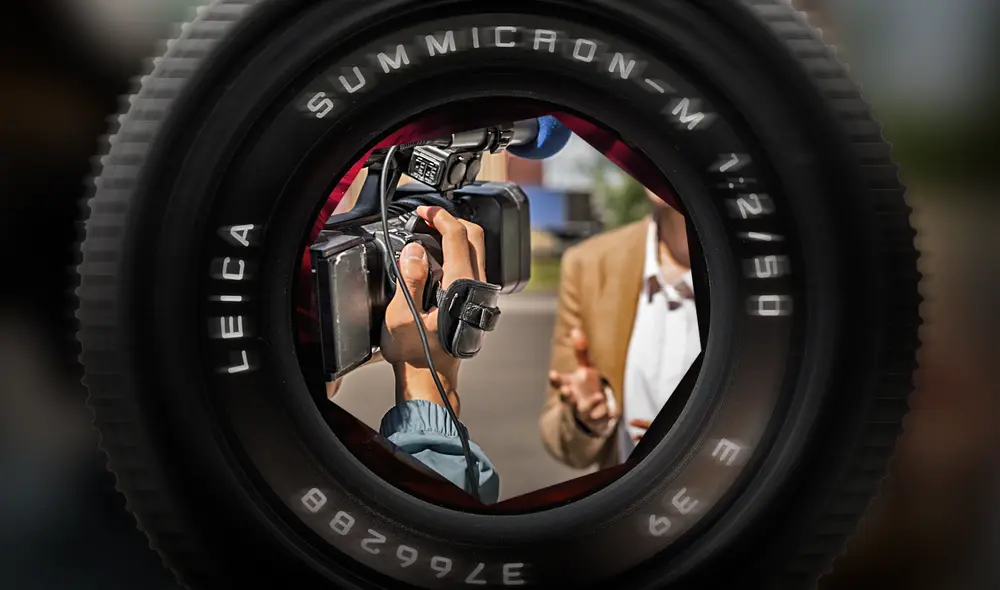 El papel del periodista construido desde un ojo audiovisual. Foto: Composición LR / Fabrizio Oviedo Barreto