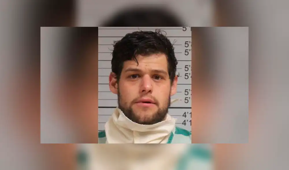 Tras ser impedido de cometer su delito, Josiah James McIntosh, escapó del lugar.