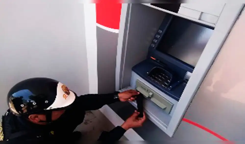Trujillo: delincuentes adulteran cajero automático para retener dinero