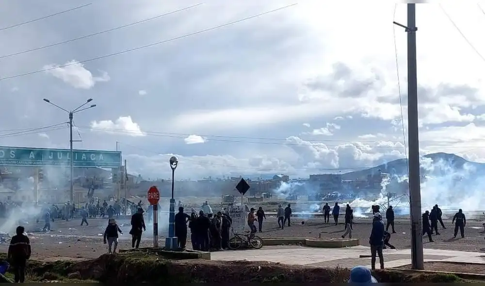 Enfrentamientos por inmediaciones del terminal aéreo de Juliaca. Foto: Kleber Sanchez/URPI-LR
