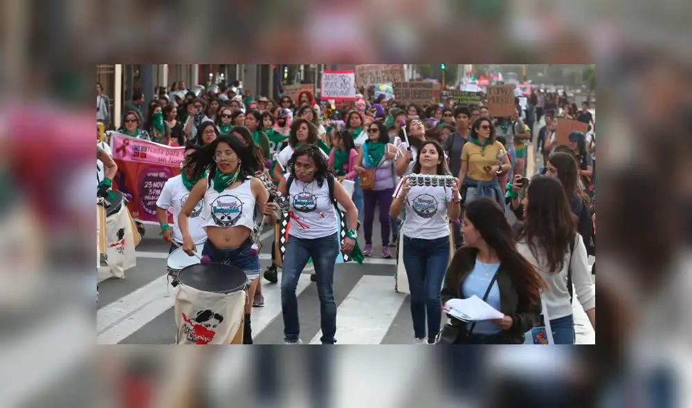 Marcha de mujeres "Juntas contra todas las violencias" inició al promediar las 3 de la tarde. Foto: Michael Ramón