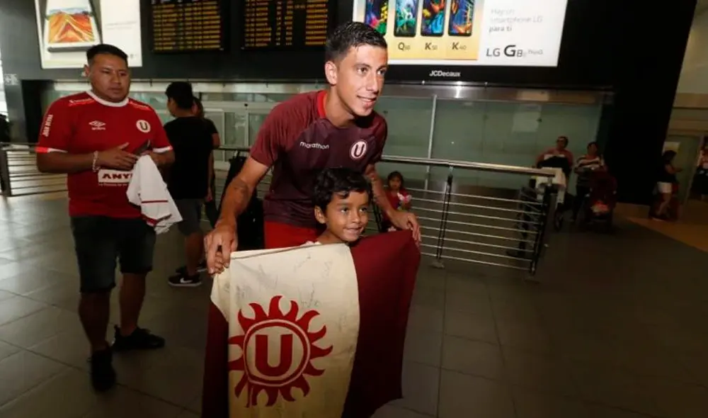 Las mejores imágenes que dejó el recibimiento del hincha a Universitario de Deportes. Foto: Violeta Ayasta Las mejores imágenes que dejó el recibimiento del hincha a Universitario de Deportes. Foto: Violeta Ayasta
