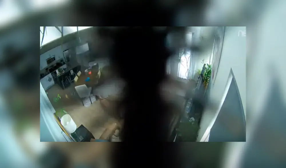 Desliza hacia la izquierda para descubrir al extraño ser que invadió la casa de una señora. El video es viral en YouTube.