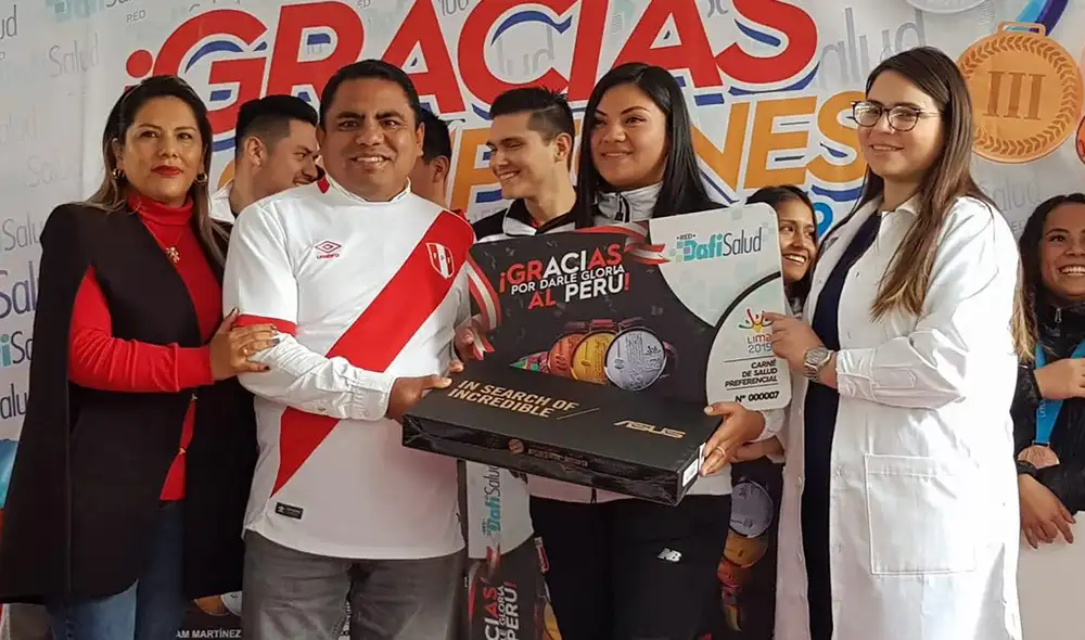Medallistas en los Juegos Lima 2019 fueron premiados con laptops y beneficios en salud por clínica privada. (FOTO: Jessica Merino).